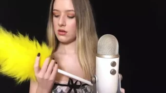 Es broma. Este video muestra a la fea sirvienta limpiándote de la cara.