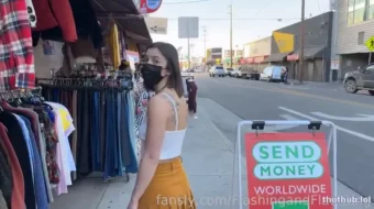 Desnudo de FlashingEmma público paseo Fanly filtrar