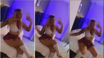 Valentina curdilla rubia devassa de falda colegial