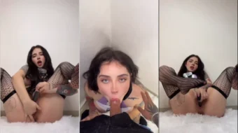 Hermosa y traviesa neveska, la joven se vuelve loca