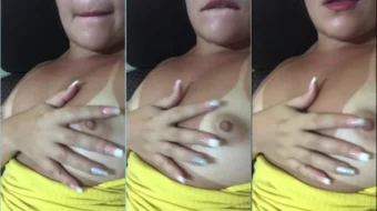 Duda Lopes que muestra la marca del bikini